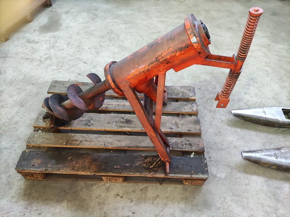 Broca perfuradora para trator