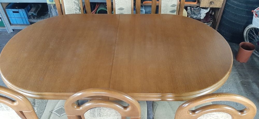 stół z krzesłami