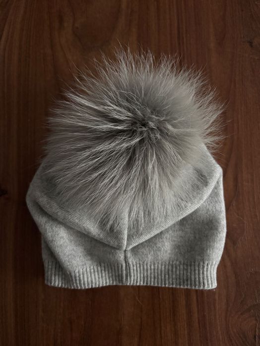 Kaszmirowa czapka z pomponem