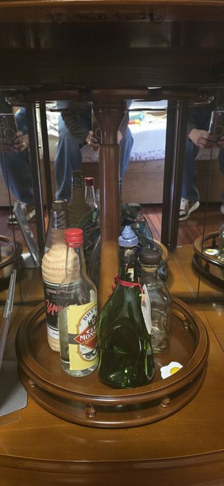 Móvel/bar para TV em cerejeira