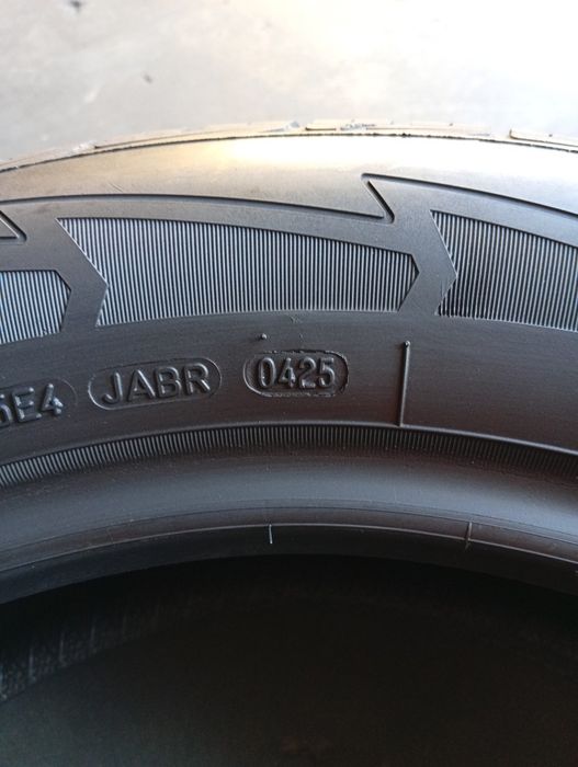 R18 225 60 Goodyear Ultragrip performance  шини зимові