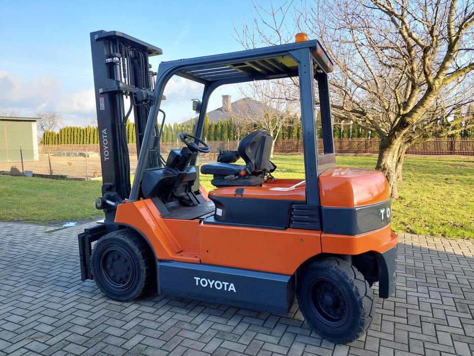 Toyota 7FBMF50 z 2013r Stan BDB przesuw 4 sekcje wózek widłowy widlak