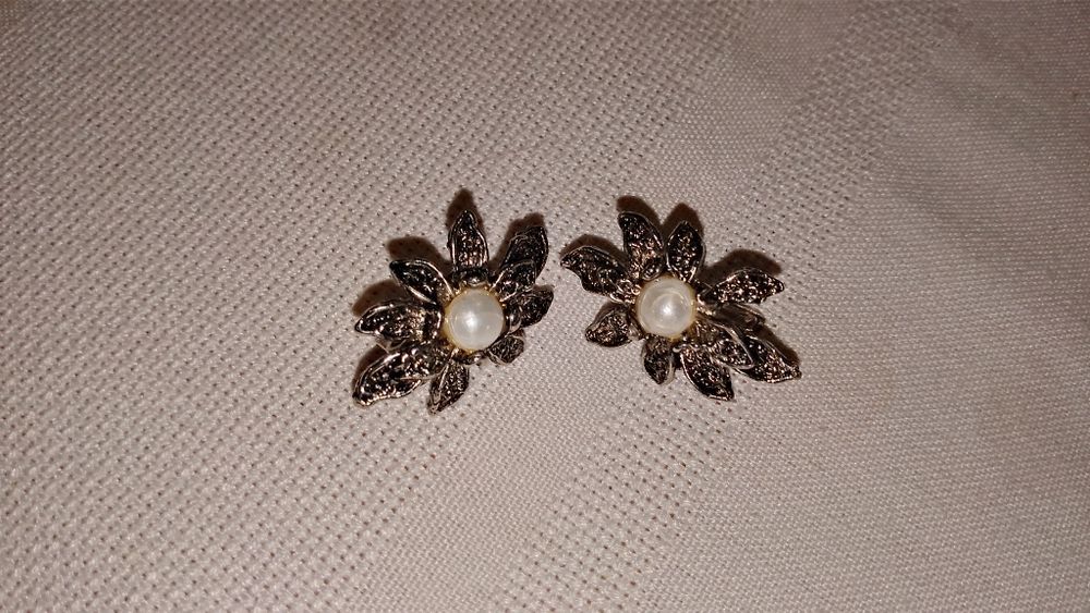 Сережки з перлиною