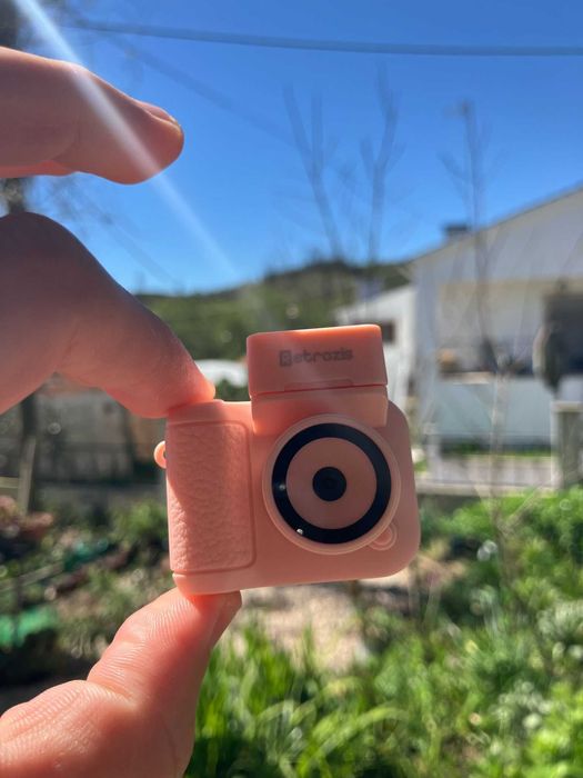 Mini câmera retro nova.