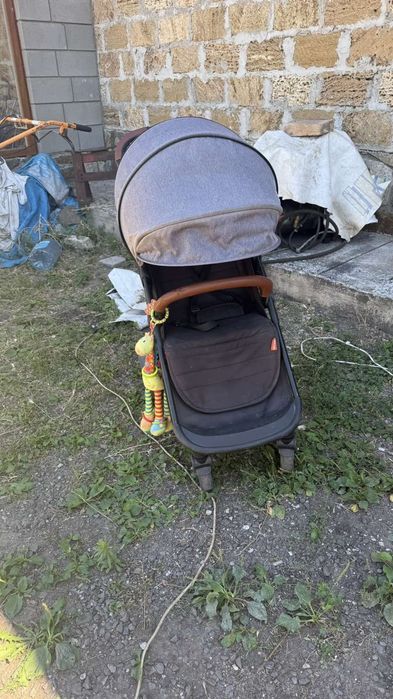 коляска прогулочна продам
