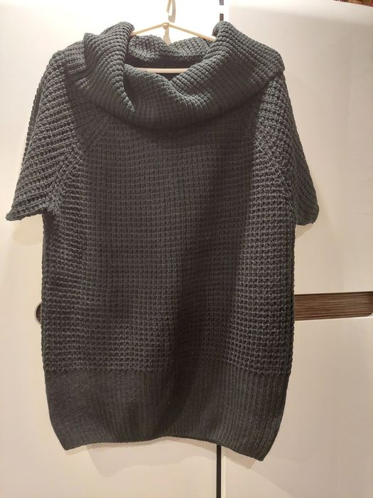 Sweterek z golfem czarny