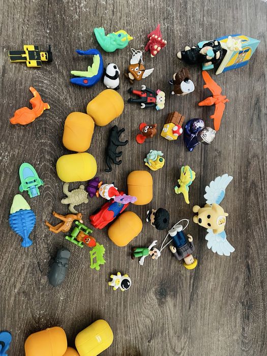 Фігурки з кіндерів