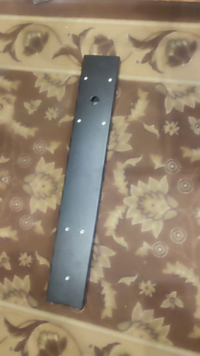 Uniwersalny słupek montażowy