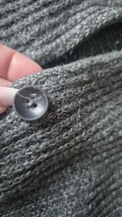 Samsoe Samsoe sweter S
Brak 2 guzików
Poza tym stan bdb