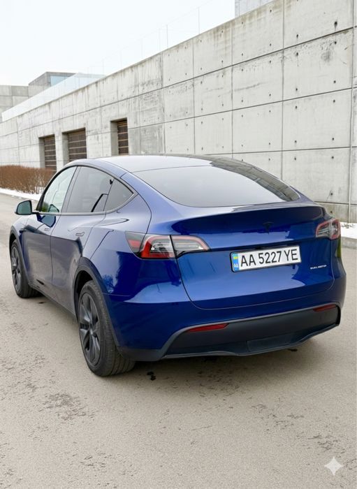 Tesla Y dual motor 2024