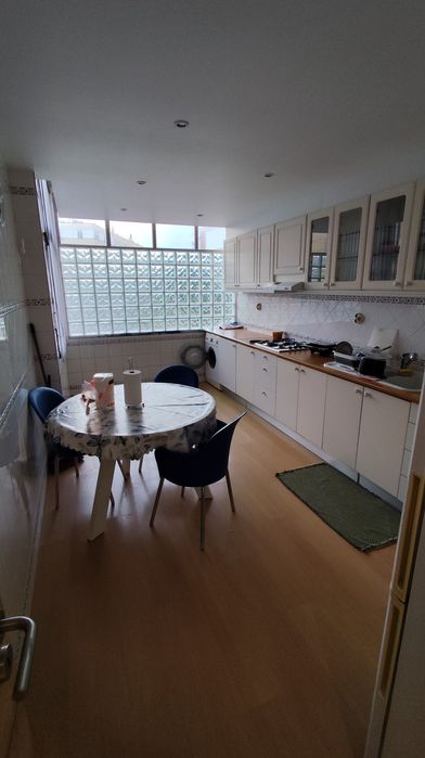 Alugo quarto equipado