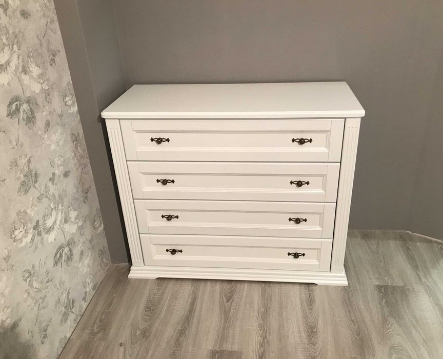 Білий комод з дерева та МДФ в Одесі, дерев'яний комод на 4 ящики
