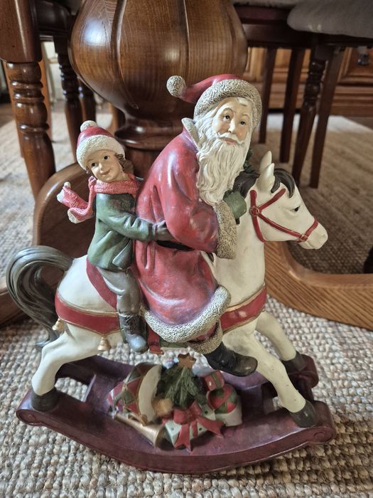 Mikołaj na koniu 30 cm Boże Narodzenie