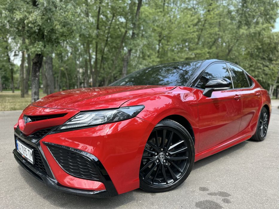 Оренда/Аренда Toyota Camry Hybrid XSE 2021