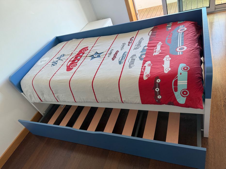 Cama dupla de solteiro