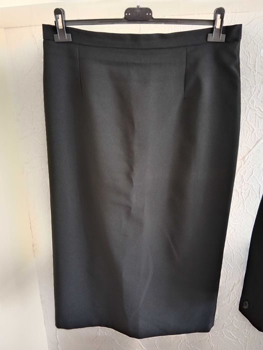 Damski czarny kostium rozmiar 44