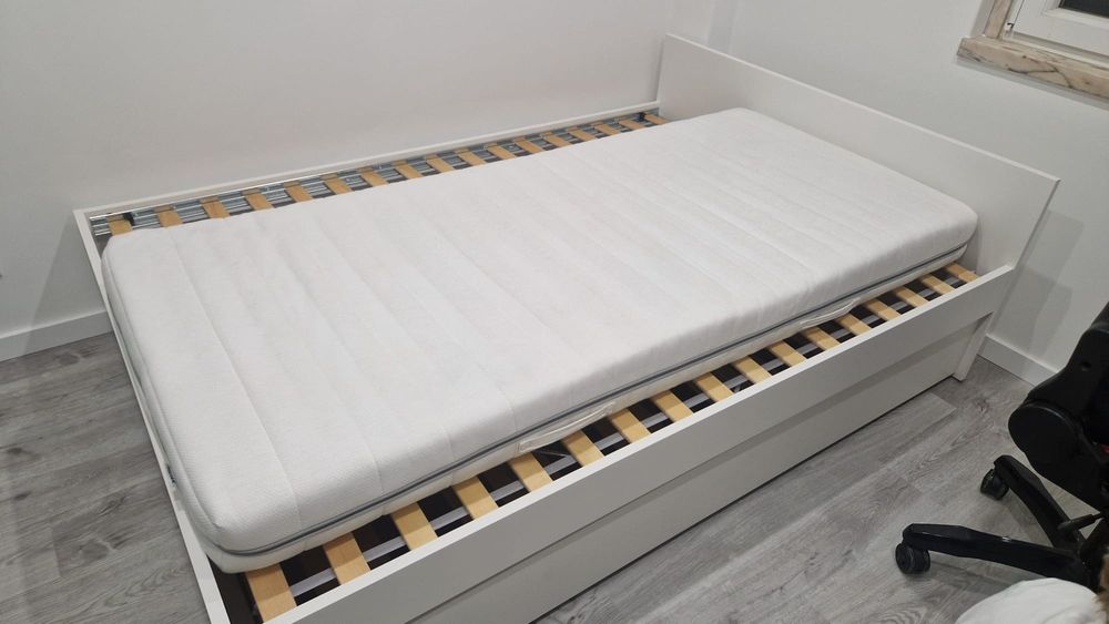 Colchão espuma ikea  branco 200x90 com oferta de estrado