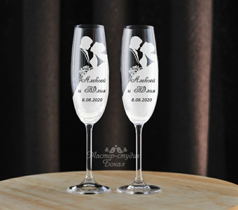 Свадебные бокалы с гравировкой.