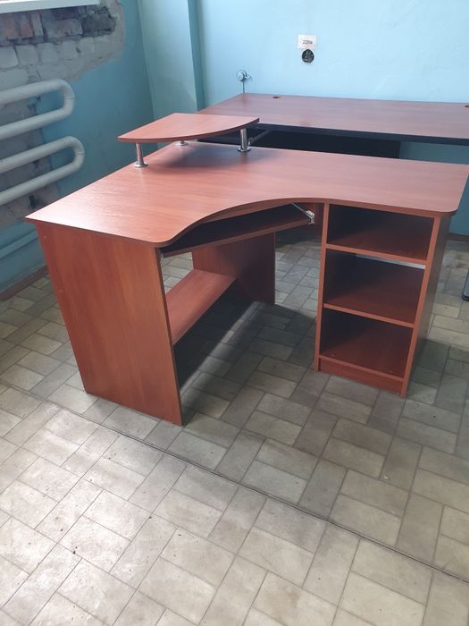 Стол компьютерный  для офиса