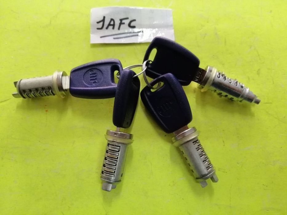 Kit de 4 canhões com chave das portas Fiat Doblo NOVO