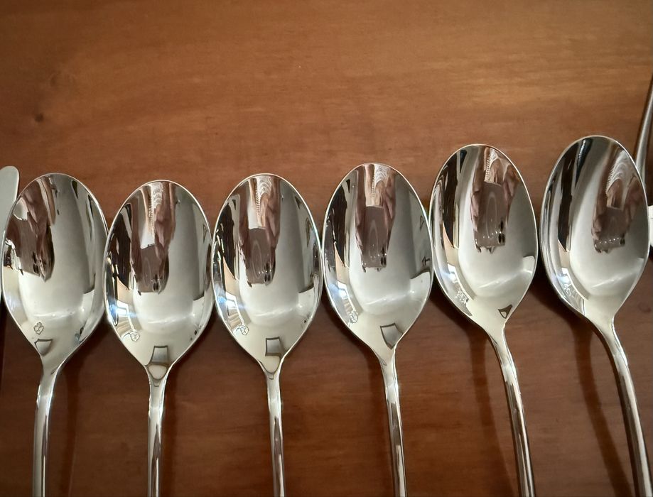 6 conjuntos de talheres de carne e 1 de servir da marca Rosenthal