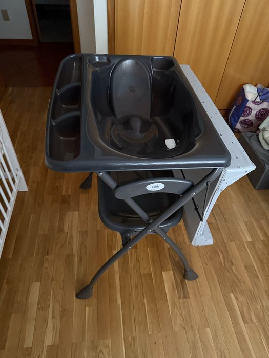 Banheira com muda fraldas de bebe