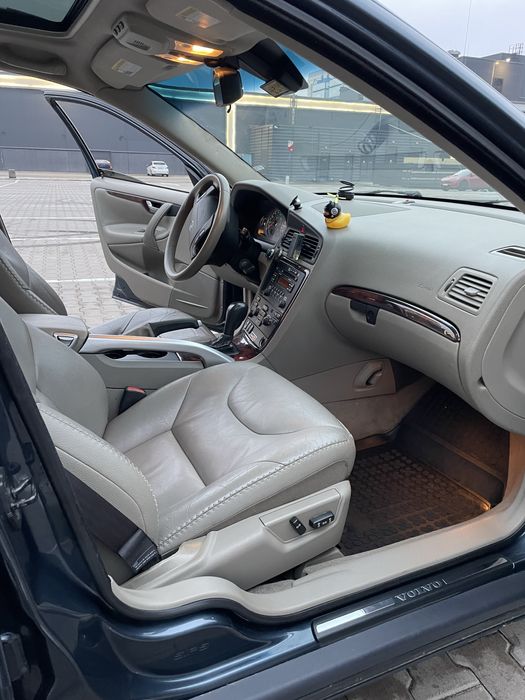 Продам Volvo XC70