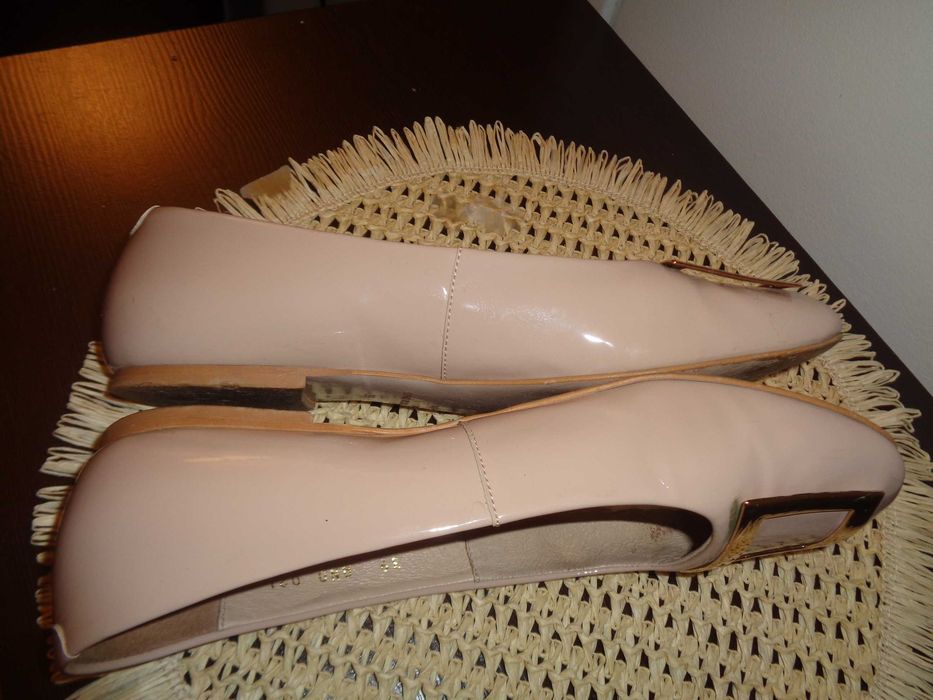 Buty damskie w kolorze cielistym lakierki Gino Rossi 39