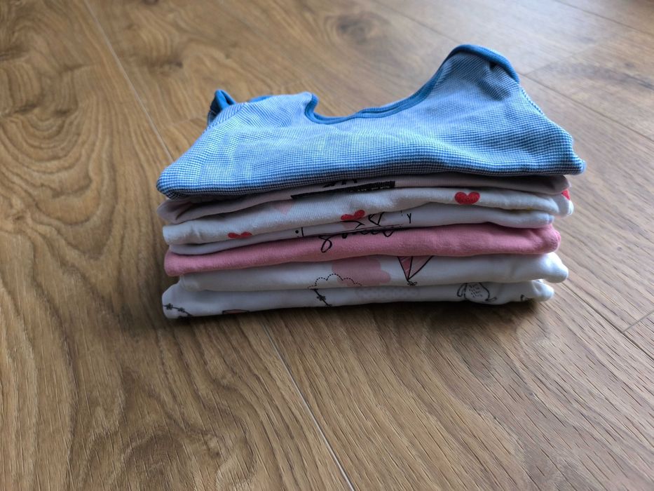 Body dla dziewczynki r. 74 8 sztuk