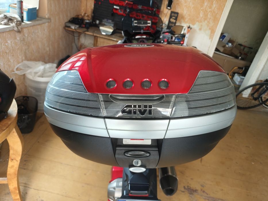 Kufer Centralny  Givi V46