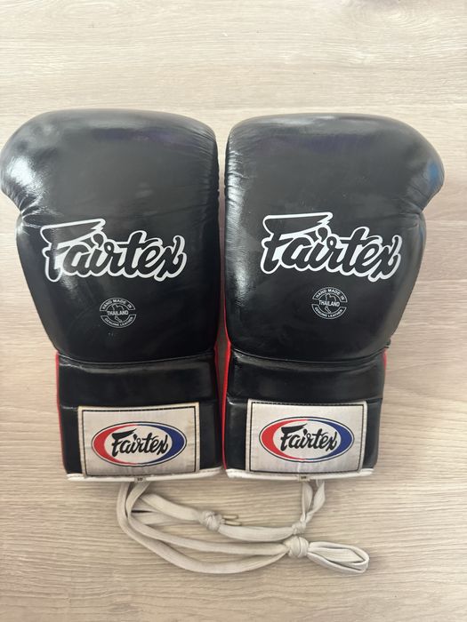 Vendo Luvas Boxe Fairtex de 18oz Pretas/Vermelhas