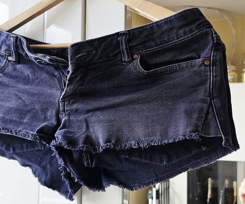 Granatowe krótkie jeansowe spodenki, Pull & Bear, rozm 36