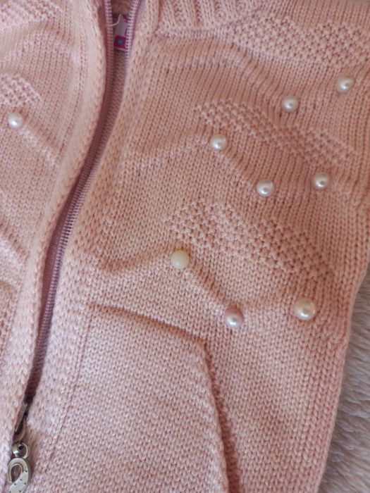 Тепла в'язана кофта на дівчинку