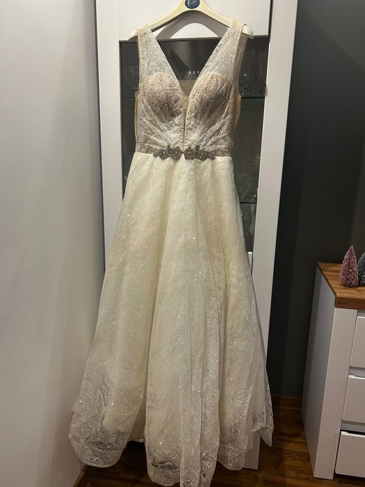 Suknia ślubna błyszcząca