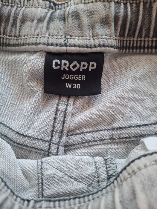 Spodenki typu jogger Cropp