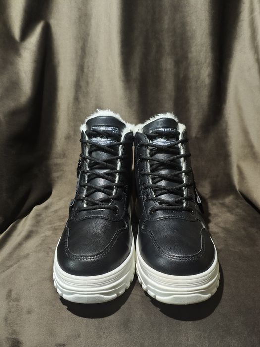 Зимние женские кроссовки размер 39