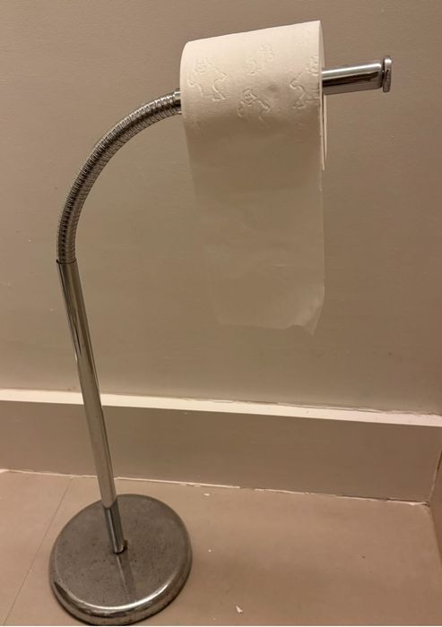 Estrutura de aço para suporte de rolo de papel higiénico