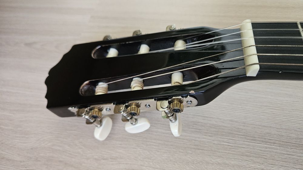 Gitara klasyczna marki Ever Play, model EV-122 z serii Iga.