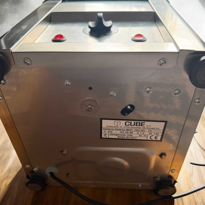 Maszyna do lodów CUBE 750 – Włoska jakość, STAL, Jak Nowa!