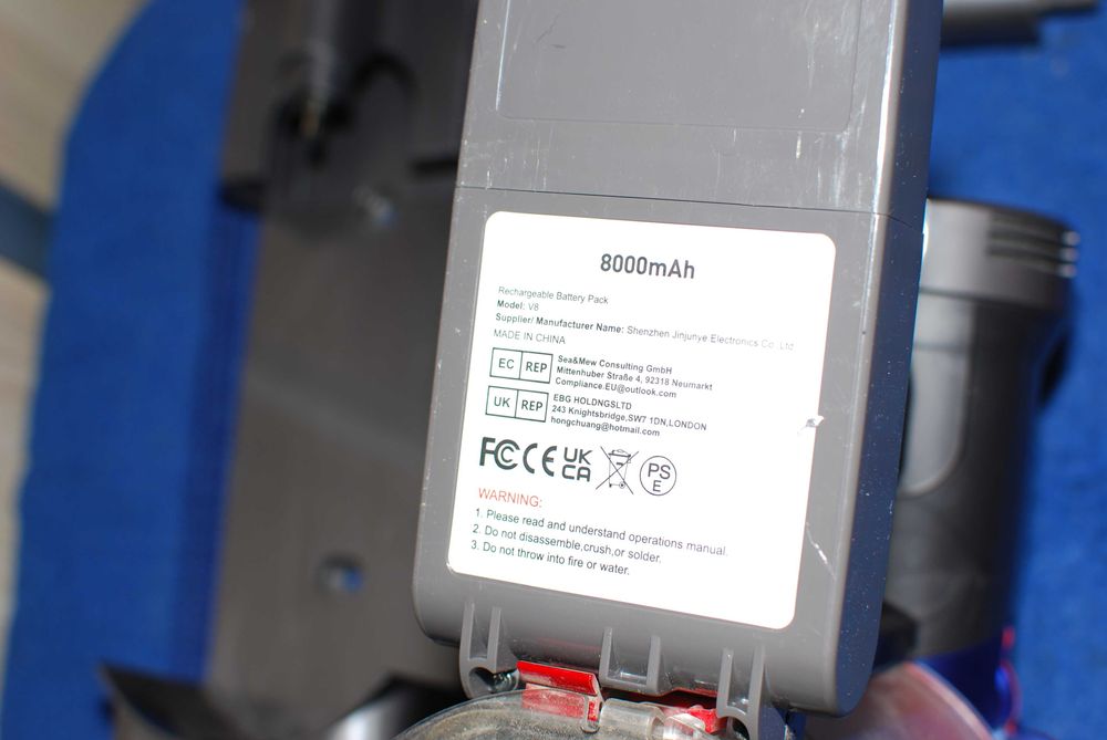 Odkurzacz Dyson V7 Motorhead sprawny z osprzętem .