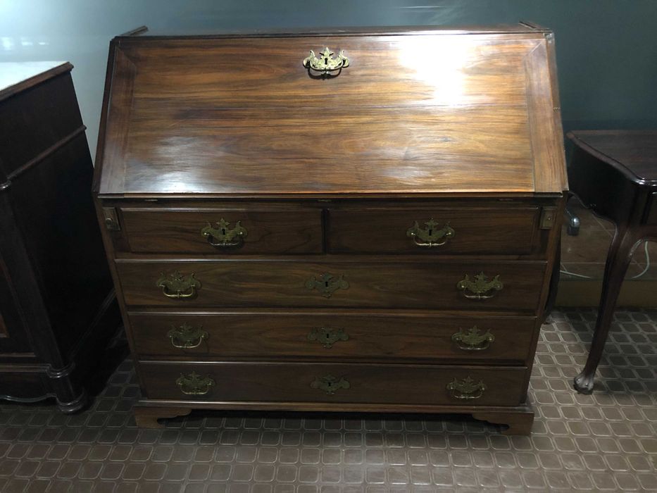 Papeleira estilo D. Maria em pau santo- Saldo