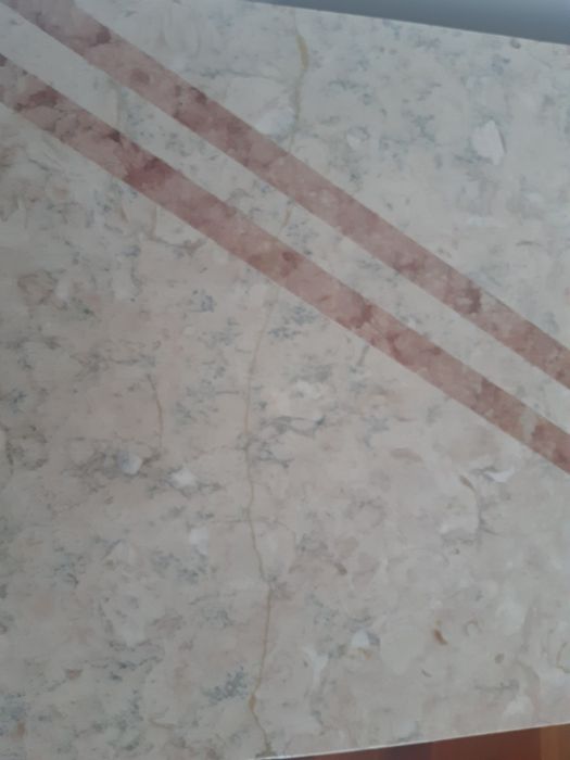 Mesa de centro em mármore