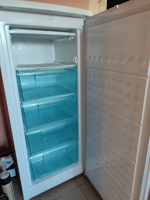 Морозильна камера elenberg