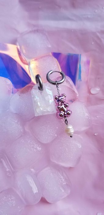 brincos cor do rosa, urso gelatina + resina epóxi lego+ perola