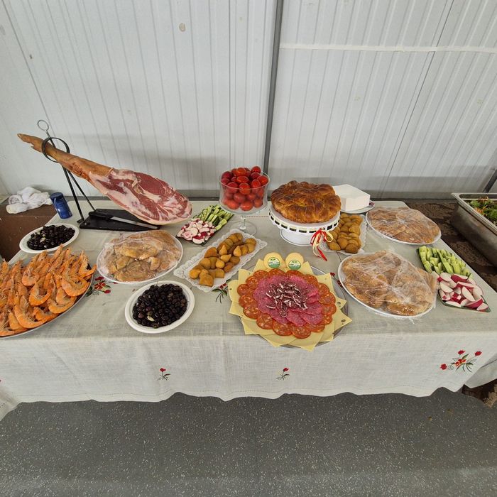 PORCO, Pernas E Espetada Gigante No Espeto