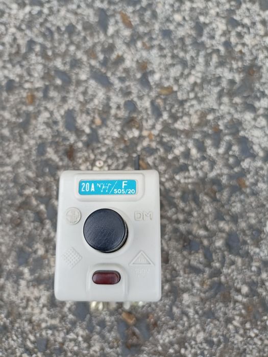 Old circuit breakers, 10A, 16A, 20A64172200424579121