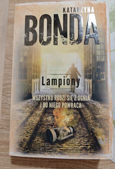Katarzyna Bonda "Lampiony"