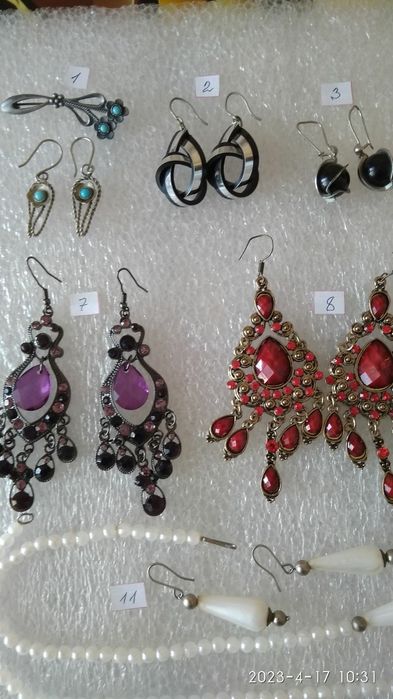 Сережки, брошки, намисто