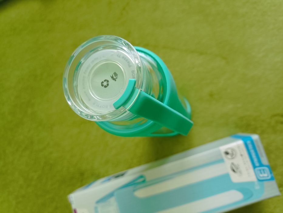 Стеклянная бутылка