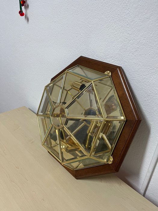 Selling an octagonal lamp435182518487623681